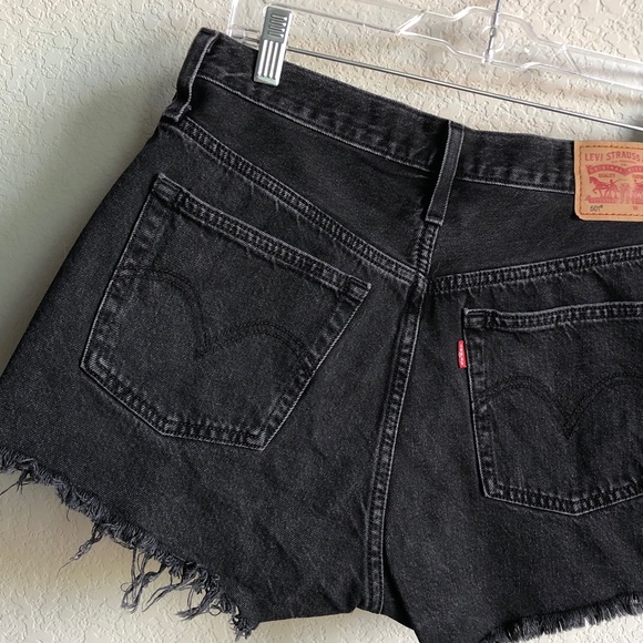 Levi’s 501 Jean Shorts Black Wash Button Fly 29 Cutoff Distressed - Picture 6 of 13